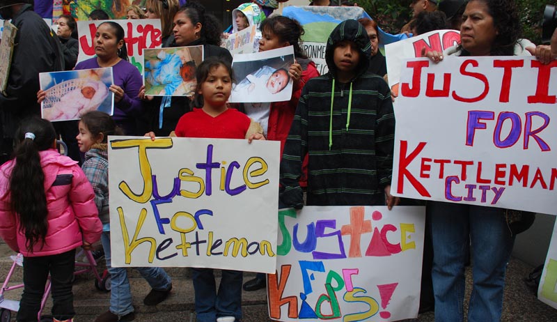 protestors holding signs that say justice for Kettleman