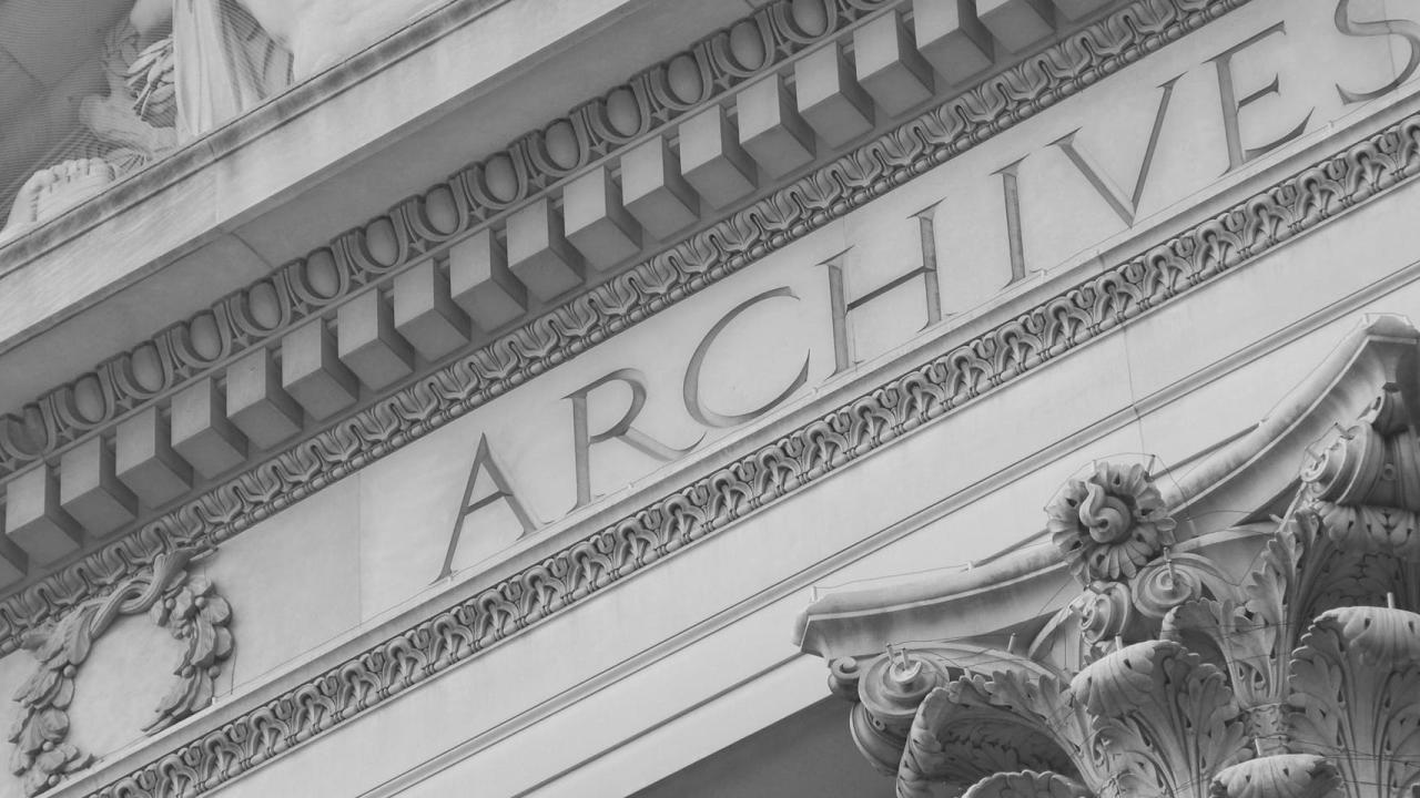 Zoomed in photo of the The National Archive building in Washington DC